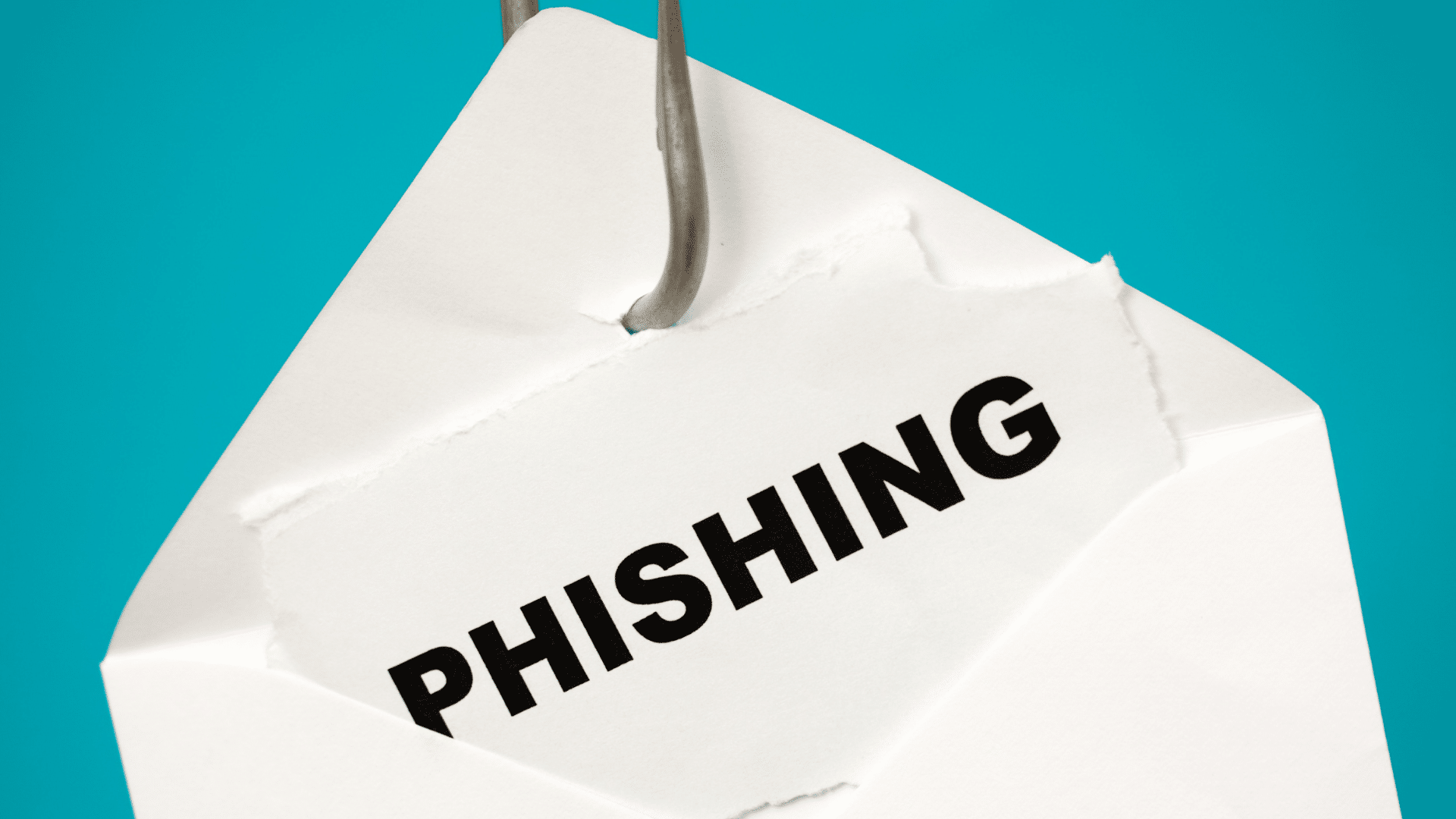 Enveloppe accrochée à un hameçon portant la mention Phishing